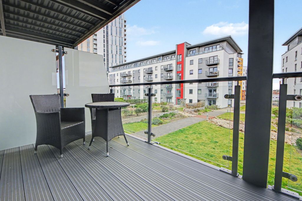 Additional image 9 of 2 bed flat for saleJohn Thornycroft Road, Centenary Quay SO19