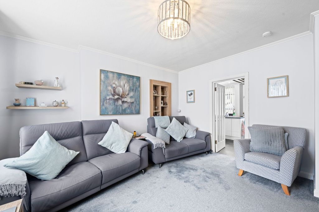 Property photo 2 of 25