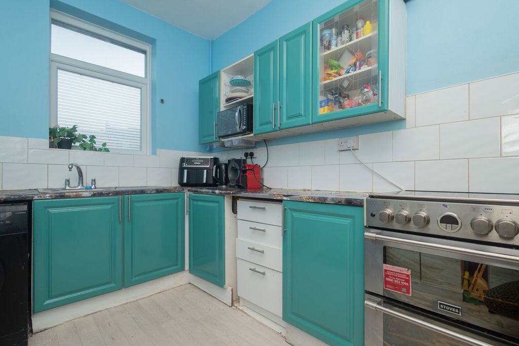 Property photo 3 of 18