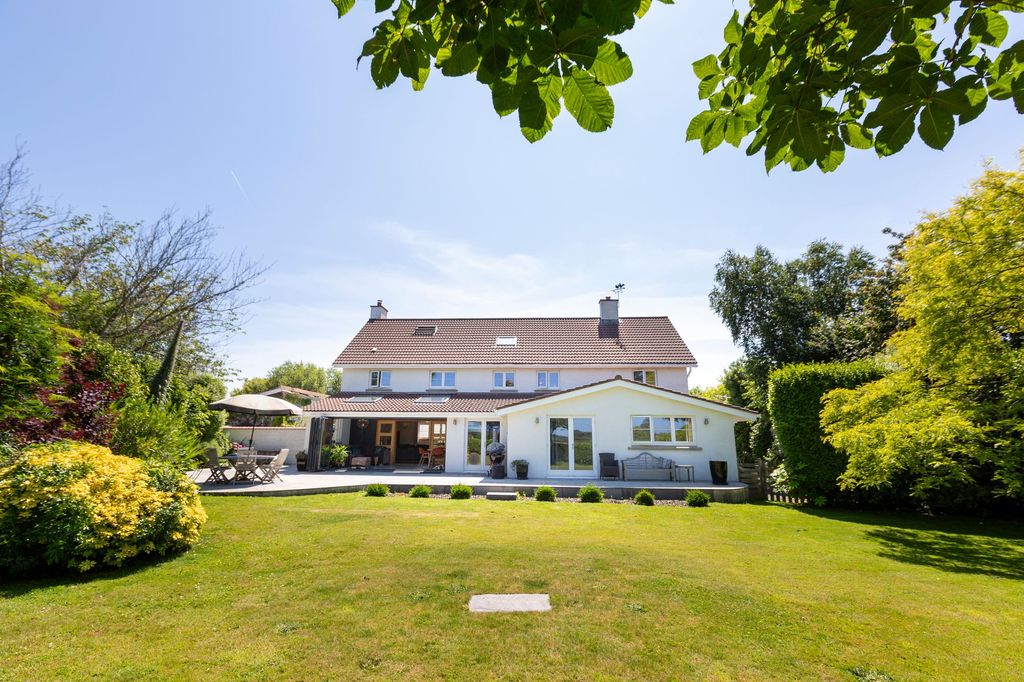 Property photo 2 of 48