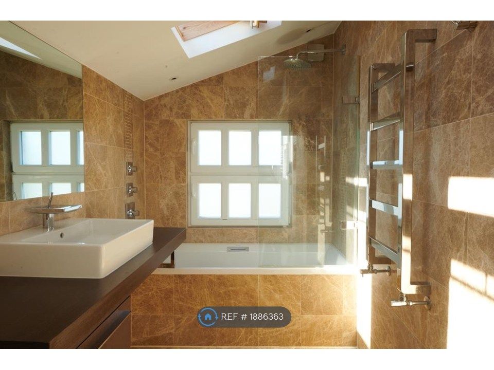 Property photo 3 of 11 Bathroom