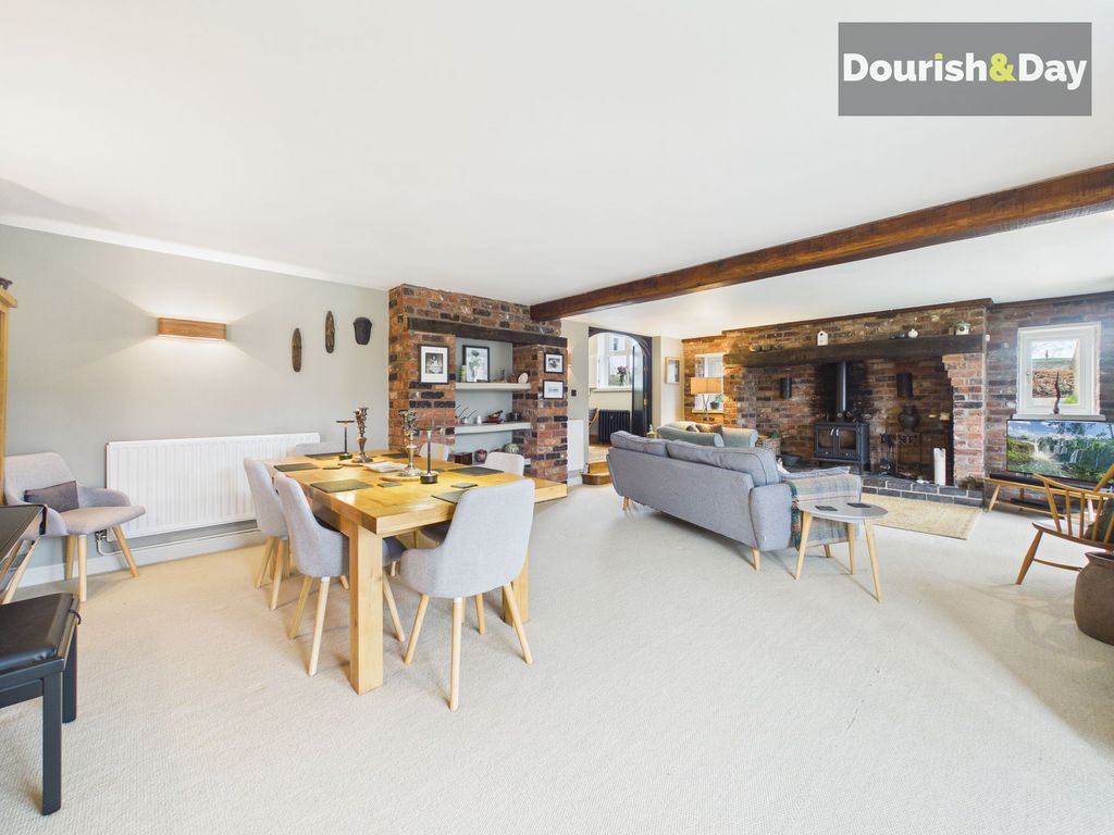 Property photo 2 of 33