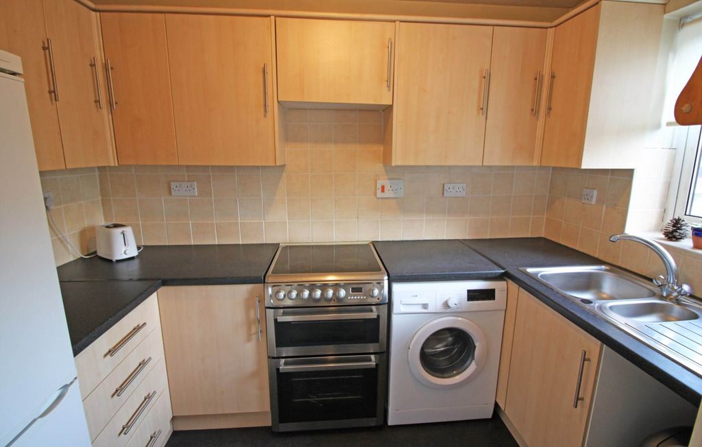 Property photo 2 of 9