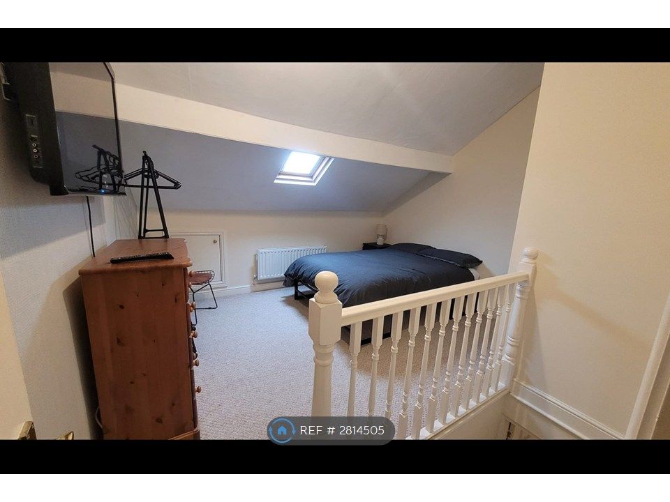 Property photo 2 of 11 Bedroom 1 Double En-Suite (£180Pw)