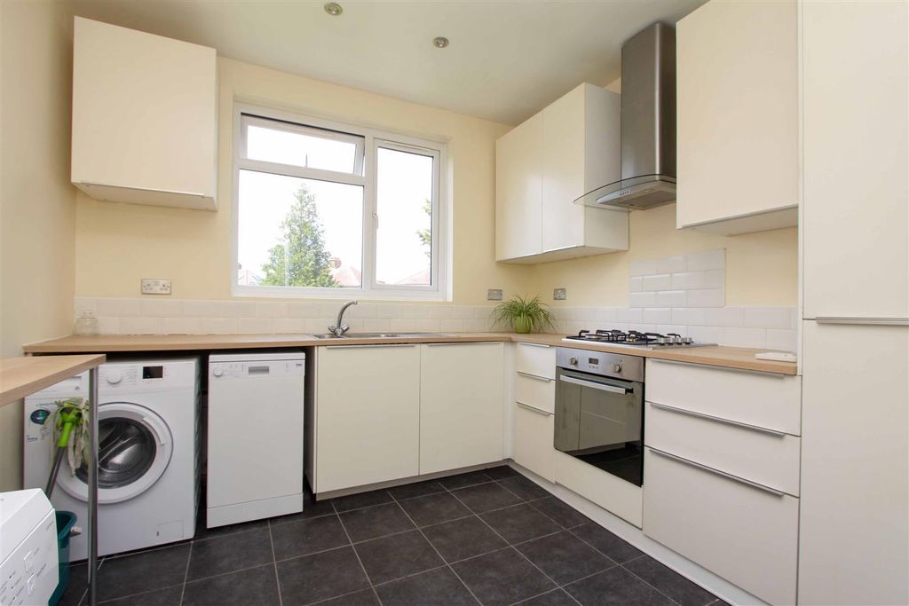Property photo 2 of 8 Kitchen