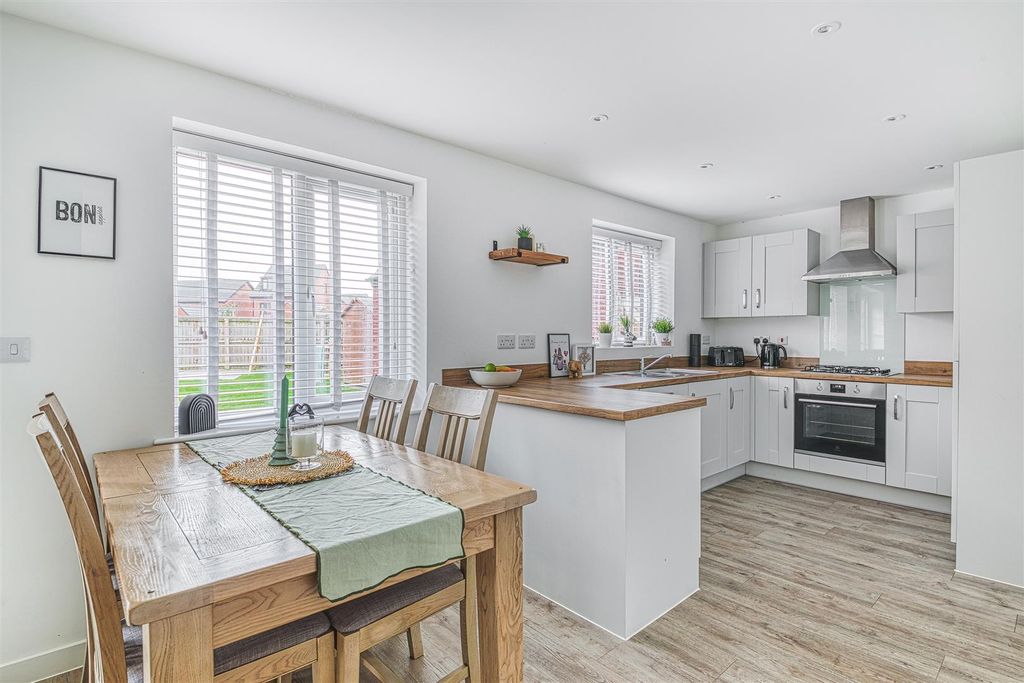 Property photo 2 of 43