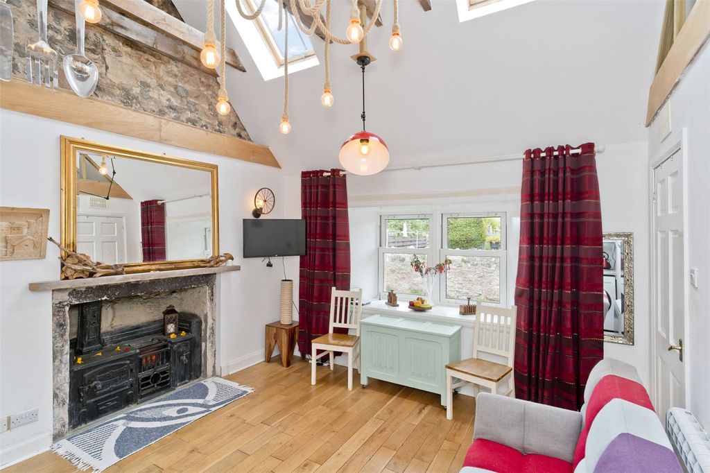 Property photo 3 of 13 The Causeway 3