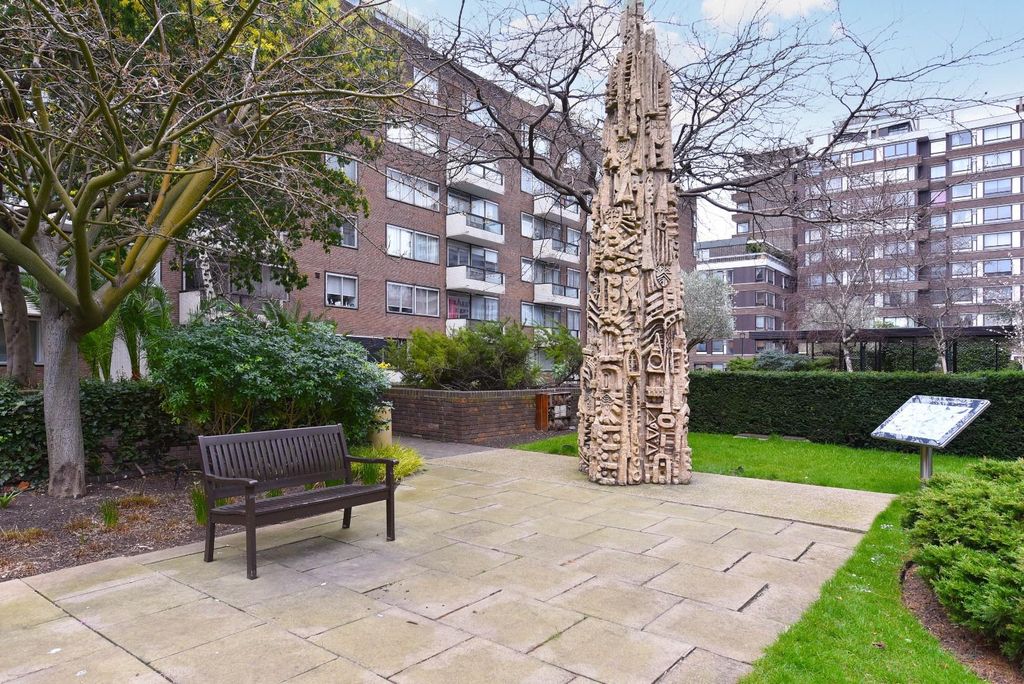 Property photo 3 of 11 Flat 131 Quadrangle Tower (11).Jpg