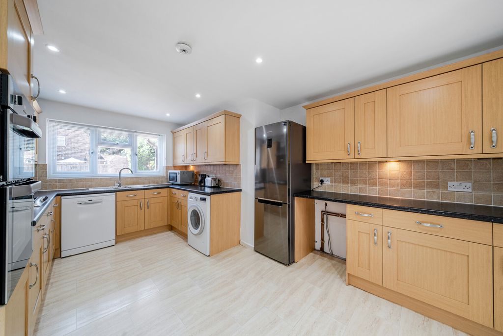 Property photo 2 of 18 1492250-4-6A4E4Bf...