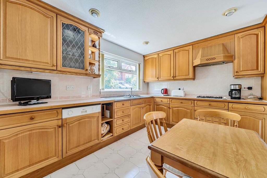 Property photo 3 of 13 1511930-14-6A8c3d22Cca49