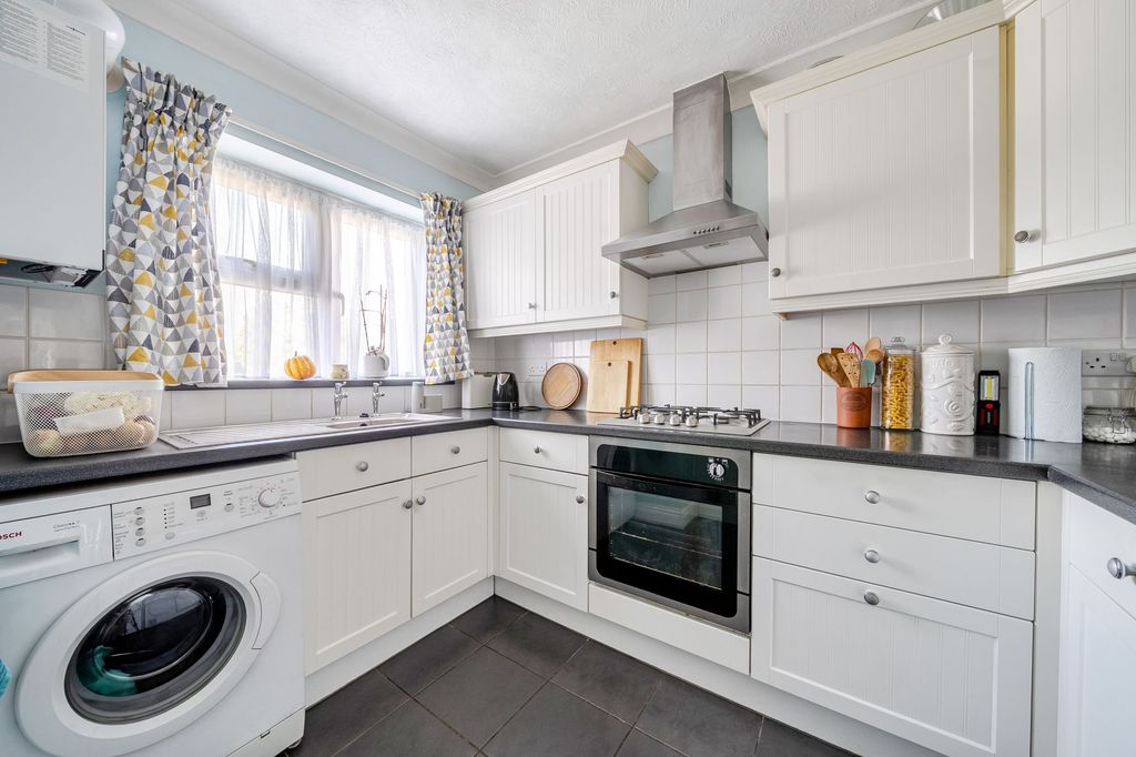 Property photo 3 of 13 Kitchen