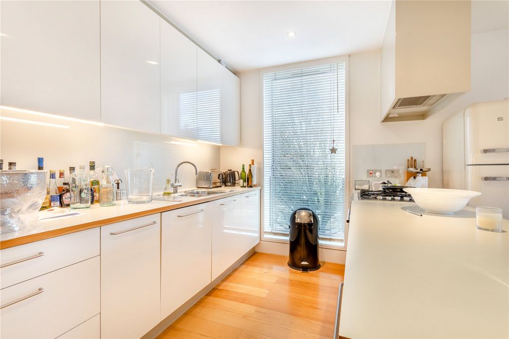Property photo 3 of 14 Kitchen