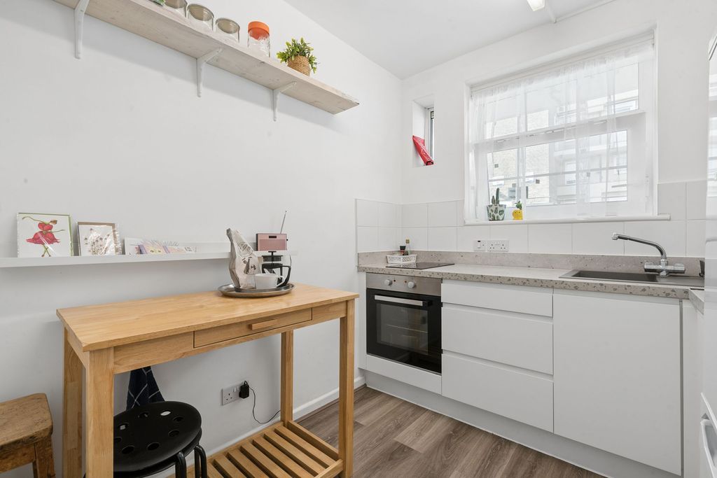 Property photo 2 of 5 Kitchen