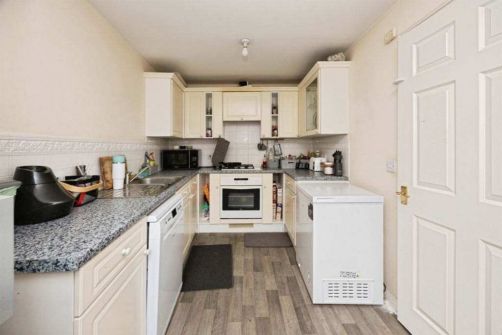 Property photo 3 of 17