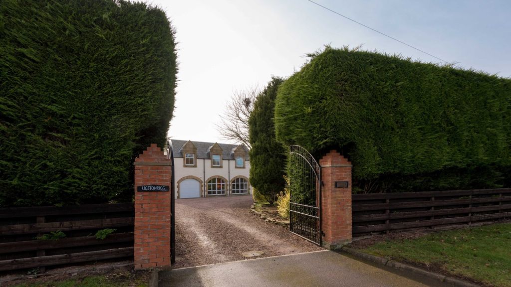 Property photo 2 of 13 Allied-Surveyors-Scotland-Ugstonrigg-Courtyard-Off
