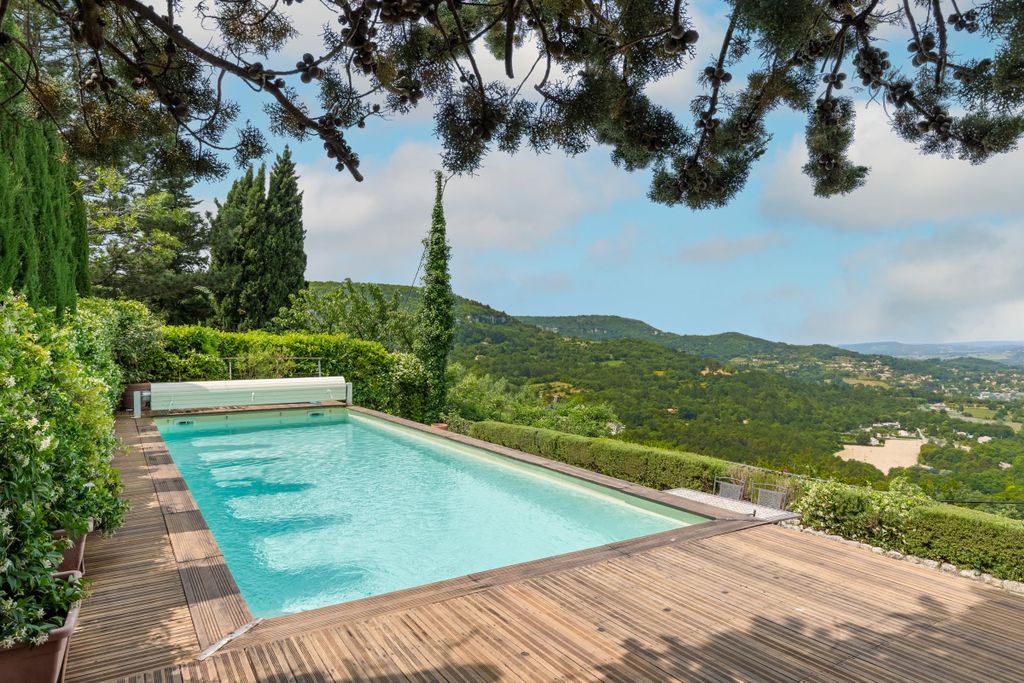 Property photo 2 of 24 Image