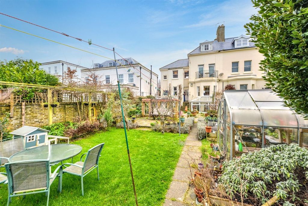 Property photo 3 of 26 Dover Road Walmer10.Jpg