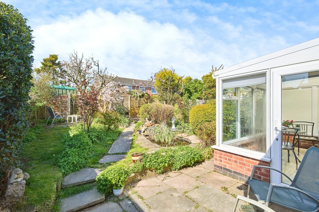Property photo 2 of 17 Garden