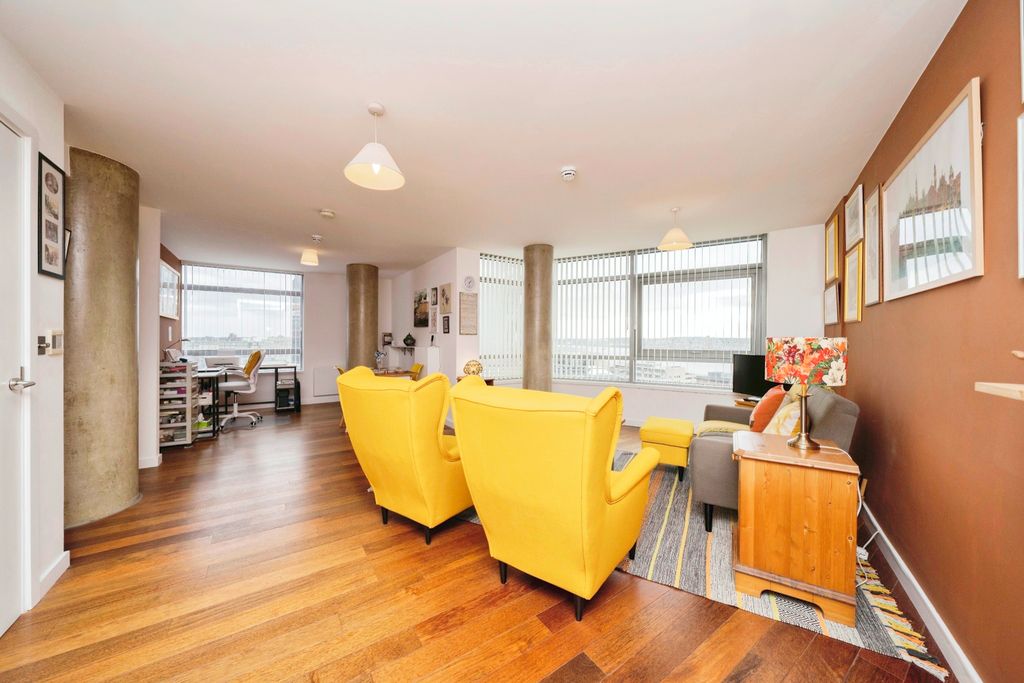 Property photo 1 of 14 Photography