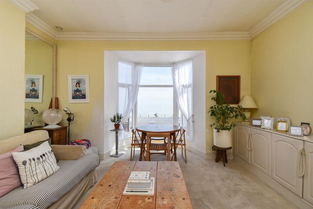 Property photo 1 of 27 Living Space