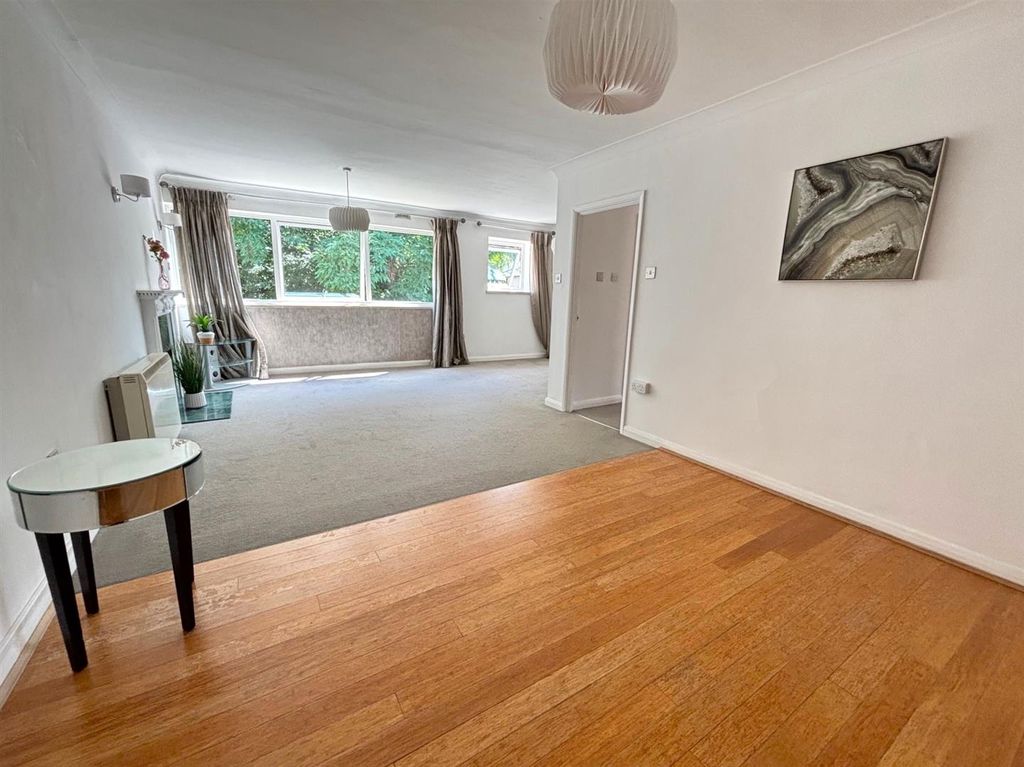 Property photo 2 of 14 29 High Point Living.Jpg