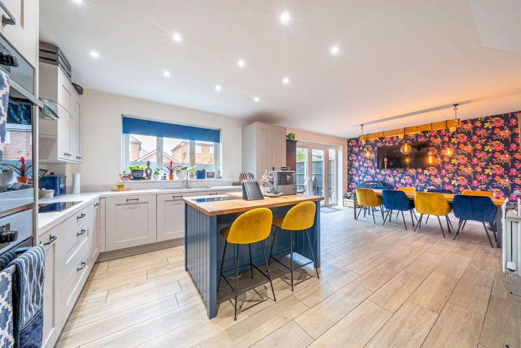 Property photo 3 of 32 Ruth Property Photos00031