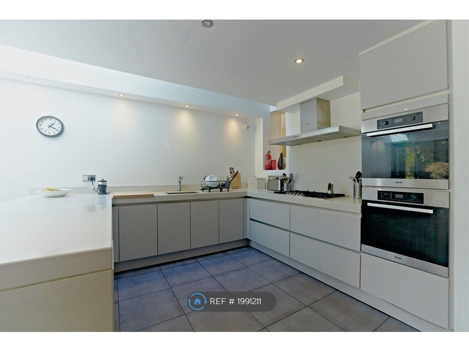 Property photo 2 of 16 Kitchen