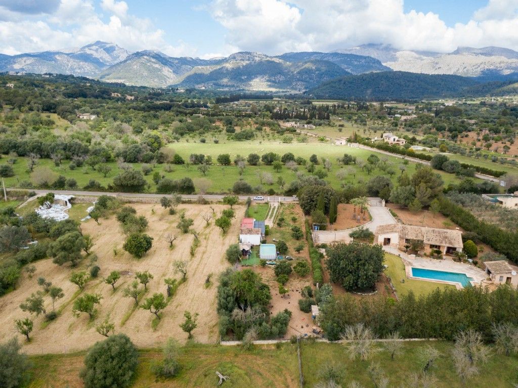 Property photo 1 of 9 Aerial (1)