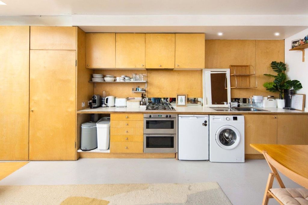 Property photo 1 of 22 Living Room/Kitchen