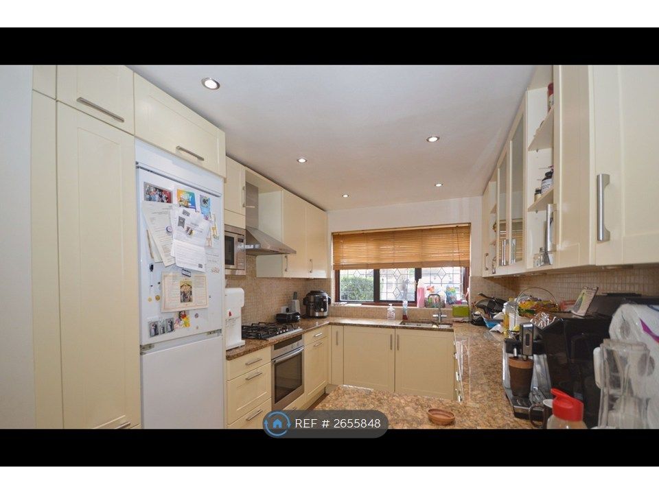 Property photo 3 of 10 Kitchen