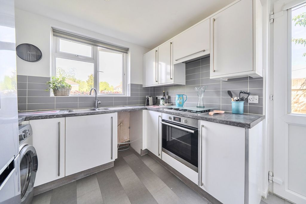 Property photo 2 of 21 1466214-12-6A0F5c...