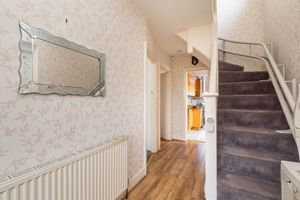 Property photo 2 of 19 Picture No. 25