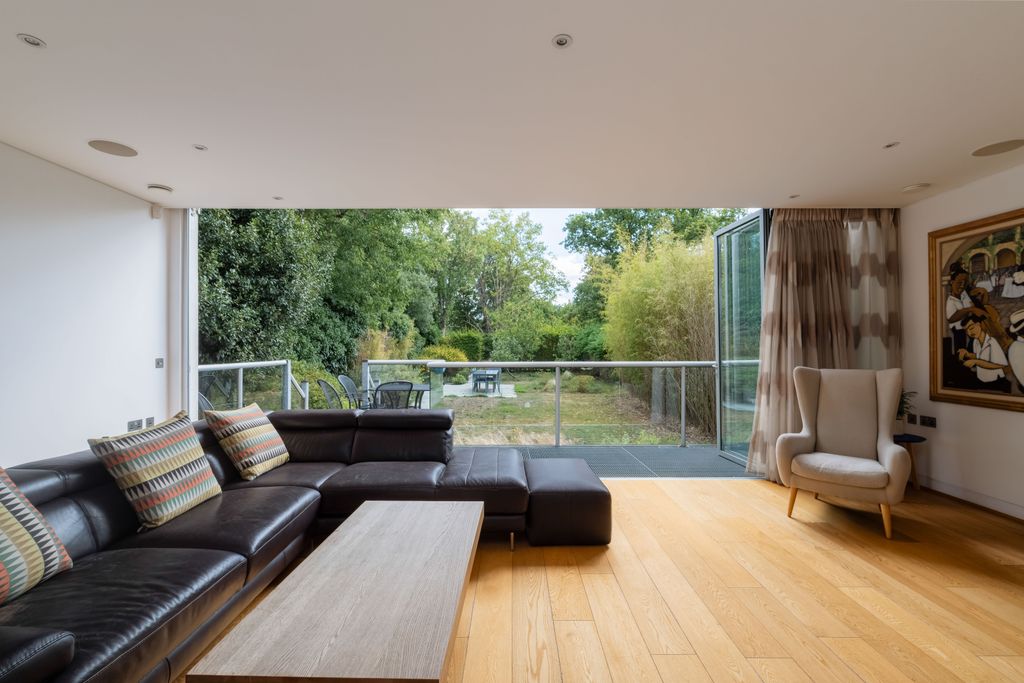 Property photo 2 of 21