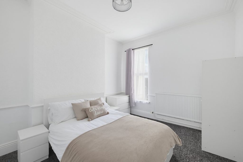 Property photo 1 of 6 0002