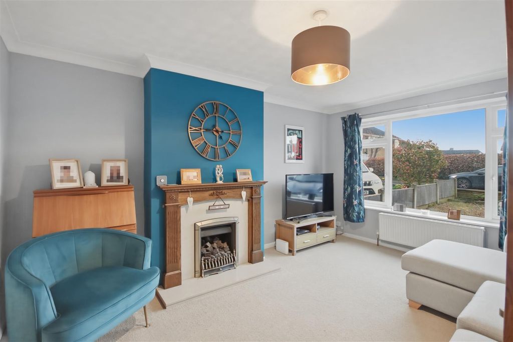 Property photo 2 of 18 Living Room