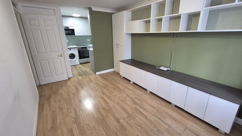 Property photo 3 of 10 Gallery