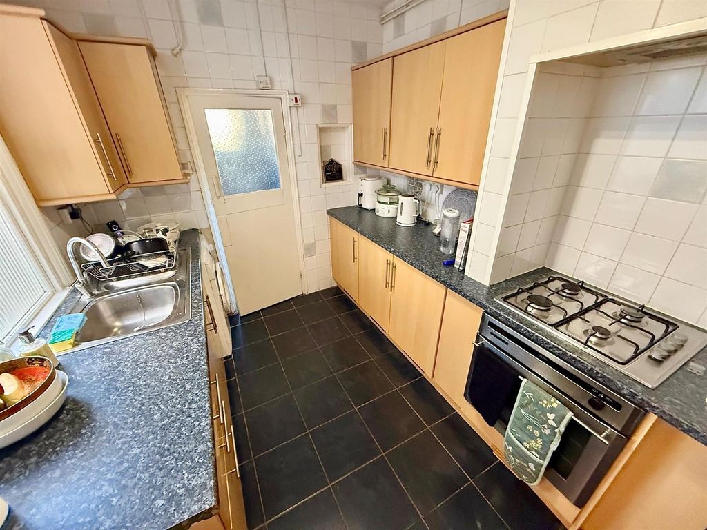 Property photo 2 of 10 Kitchen