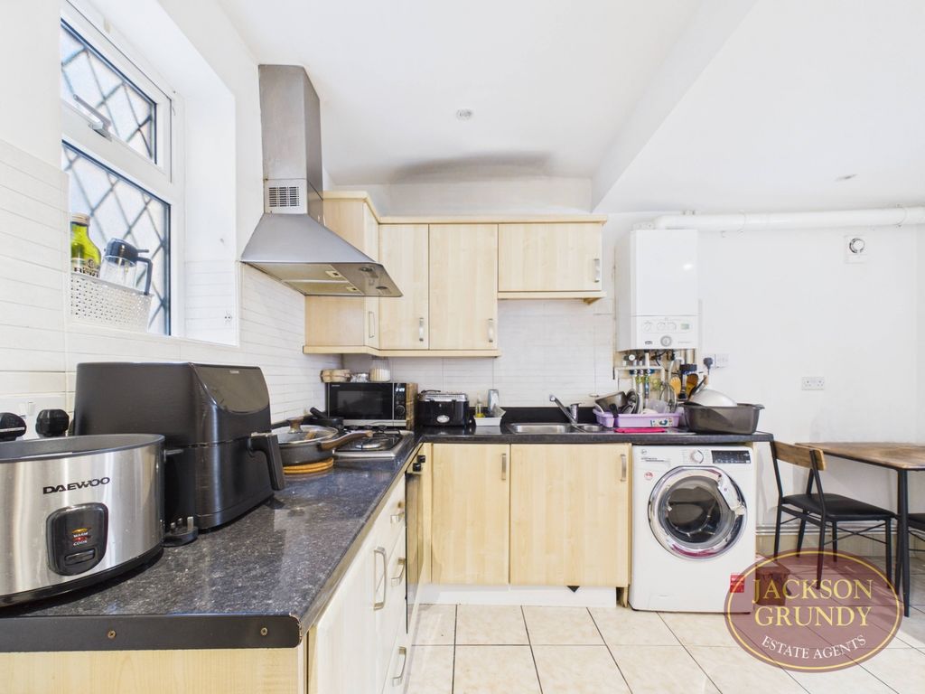 Property photo 3 of 7 Hazelwood Road