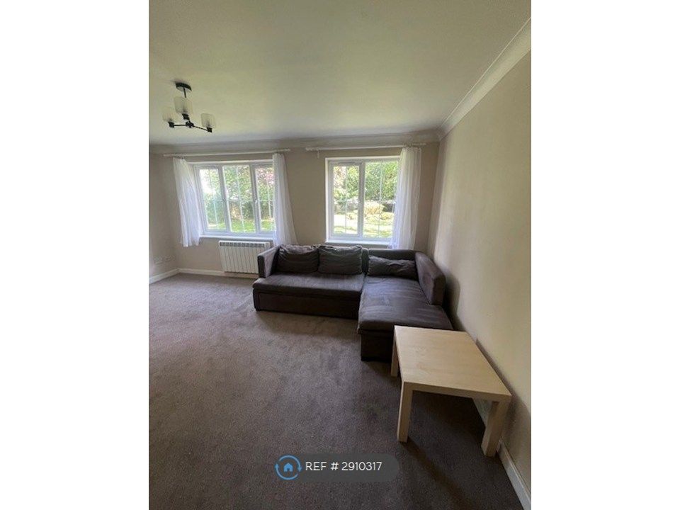 Property photo 2 of 7 Newly Decorated & New Carpets