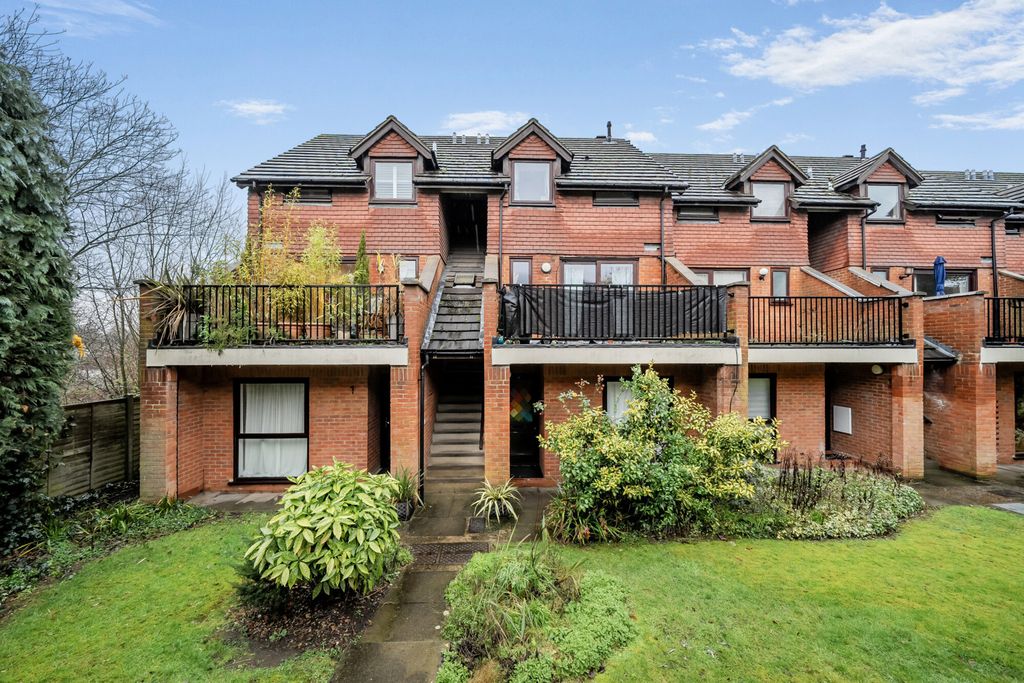 Property photo 1 of 15 1398085-3-6968d26...