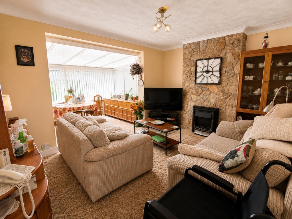 Property photo 3 of 16 liv1.Png