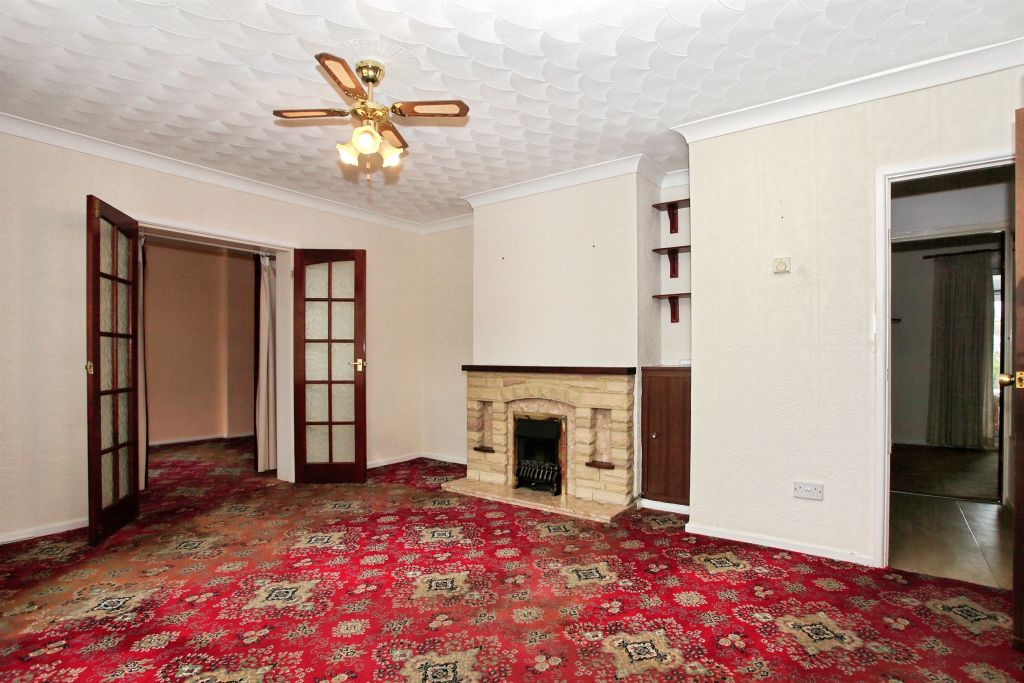 Property photo 3 of 28 Lounge