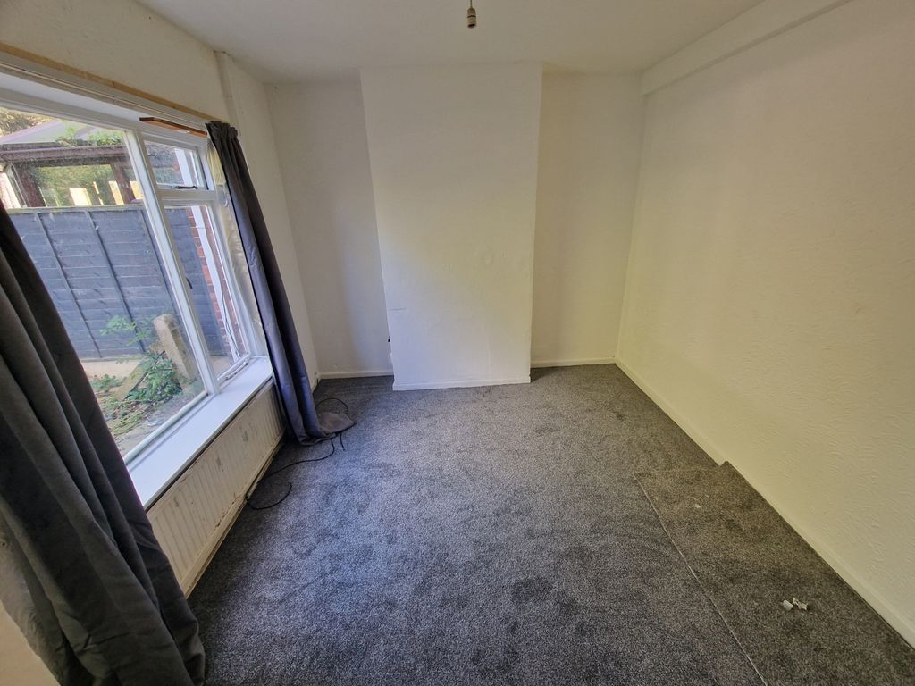 Property photo 3 of 8 1000168184