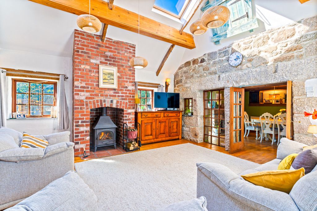 Property photo 3 of 32