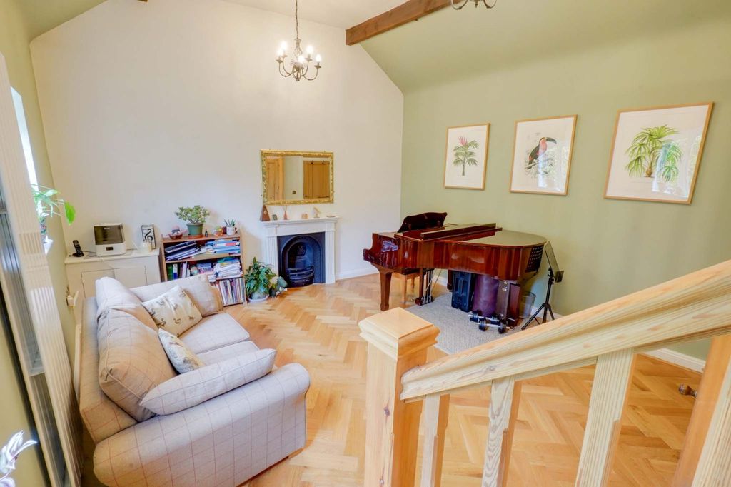 Property photo 2 of 43
