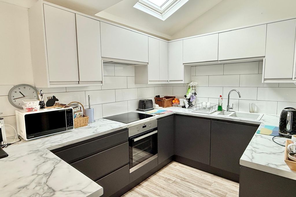 Property photo 1 of 15 Azalea Close Bungalow
