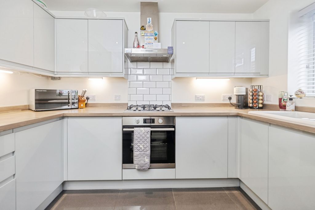 Property photo 2 of 16 Kitchen