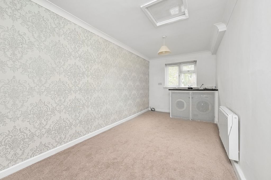 Property photo 3 of 9 6 Hornes Field Court (1)