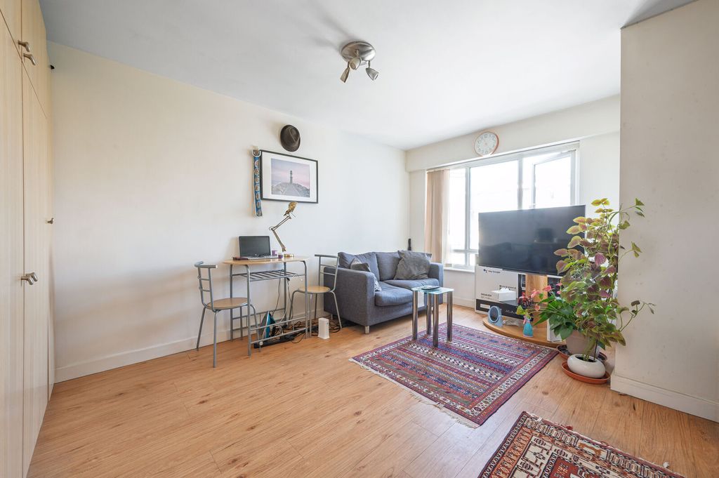 Property photo 2 of 12
