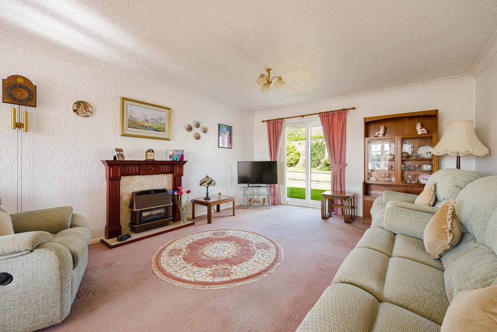 Property photo 2 of 25